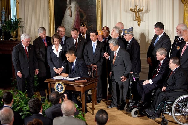 1024px-President_Obama_Signs_Veterans_Health_Care_Budget_Reform_and_Transparency_Act_Into_Law_(4036018710)