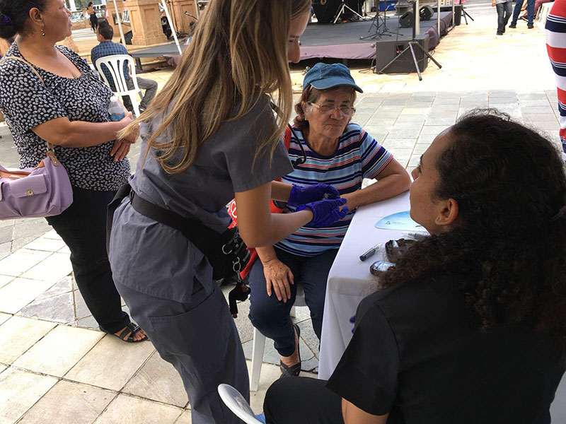 Ariana Hernandez & Eva Rivera (UMHS student/Med4You Board Member) taking patient history & vital signs. Photo: UMHS Med4You