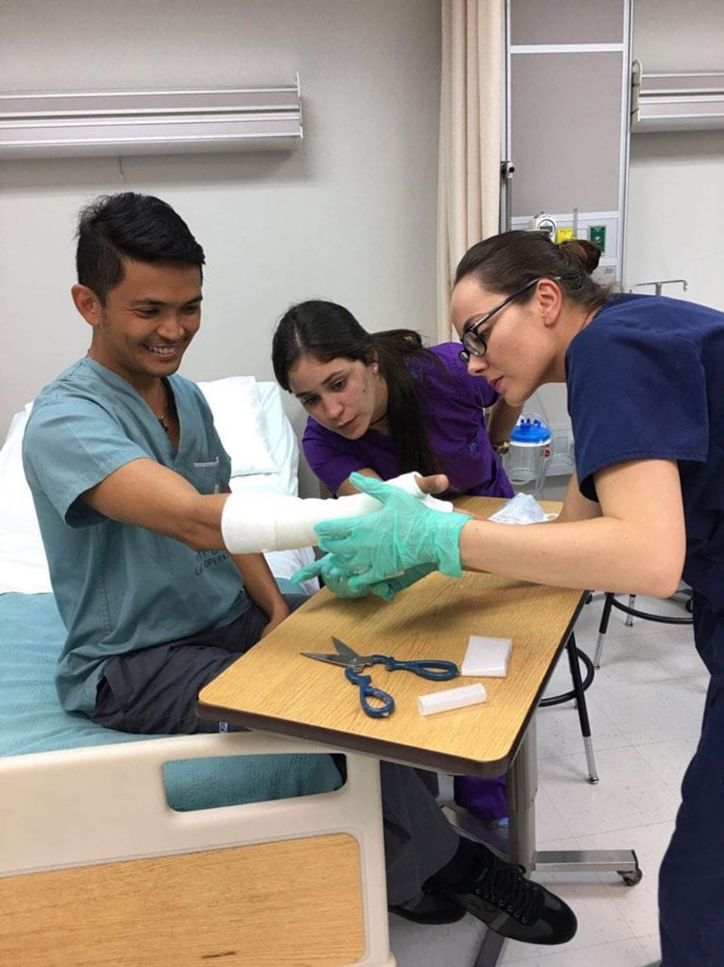 Left to right: Rosmary Rodriguez Blazquez & Deser’e Gutilli work on a 'patient'. Photo: Dr. Michael Doherty