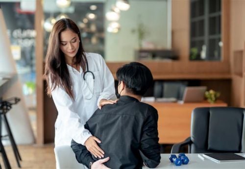 DO-massaging-patient-back