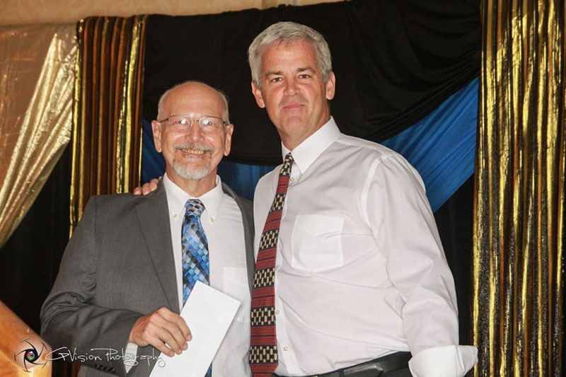 UMHS STUDENT PHYSICIAN AWARD: Dr. Purcell giving award to James McNevin. The award was determined by fellow students. Photo: GP Vision Photography