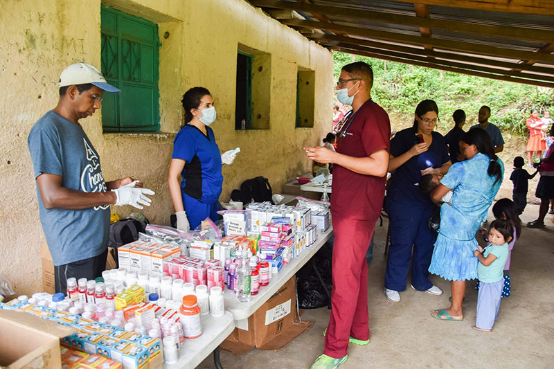 Dr. Angel Matos (right, UMHS professor & Med4You mentor) & UMHS student/Med4You member Leened Velazquez discussing the ideal treatment for a patient in Guatemala. Photo: UMHS Med4You