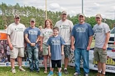 FUNDS FOR SETH DAVIS: 15-year-old Seth (center) has cystic fibrosis & needs a double lung transplant. UMHS students & the university have raised over $2,000 U.S. to help Seth.