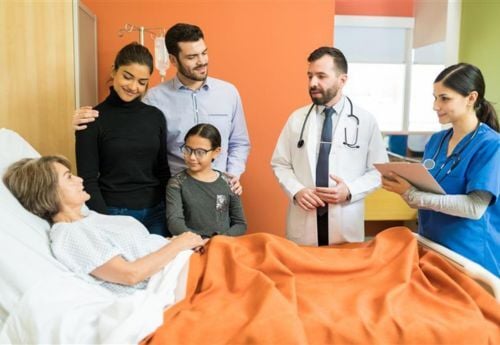 Family-medicine-doctor-with-family