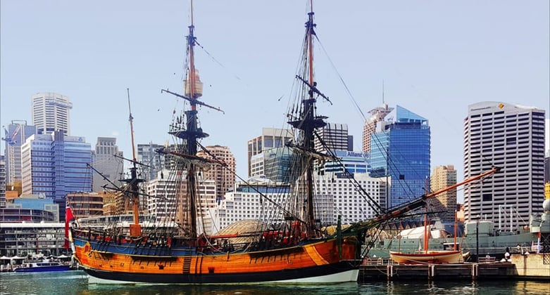 HMS_Endeavour_replica_at_Darling_Harbour_Sydney