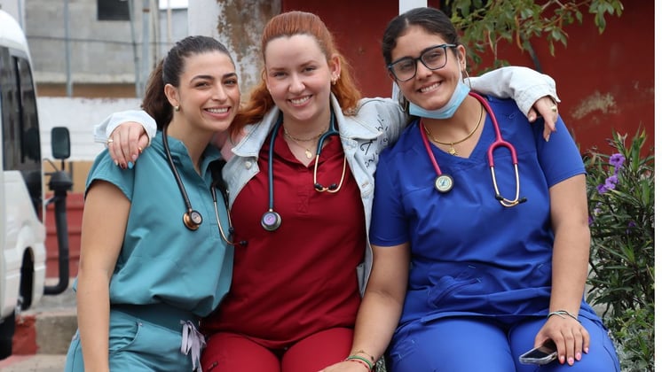 UMHS students posing for a photo during their Med4You trip to Guatemala.