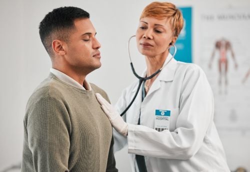 Nurse-practitioner-with-patient