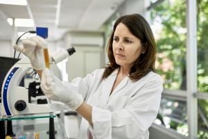 Pathologist-with-sample