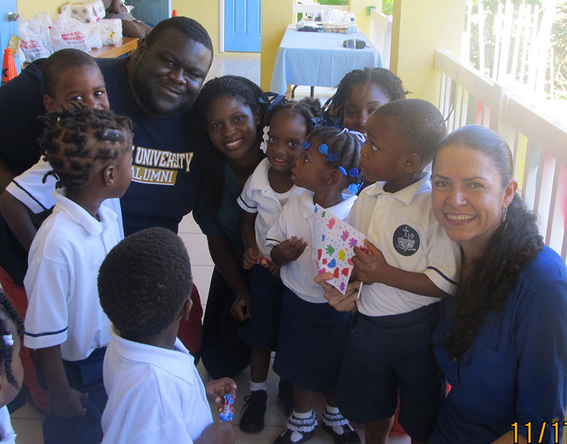 Left to right: Robertino Simpson, Farirai Munetsi, Marjorie Williams & Angelica Garcia with a ‘thank you’ card from the children