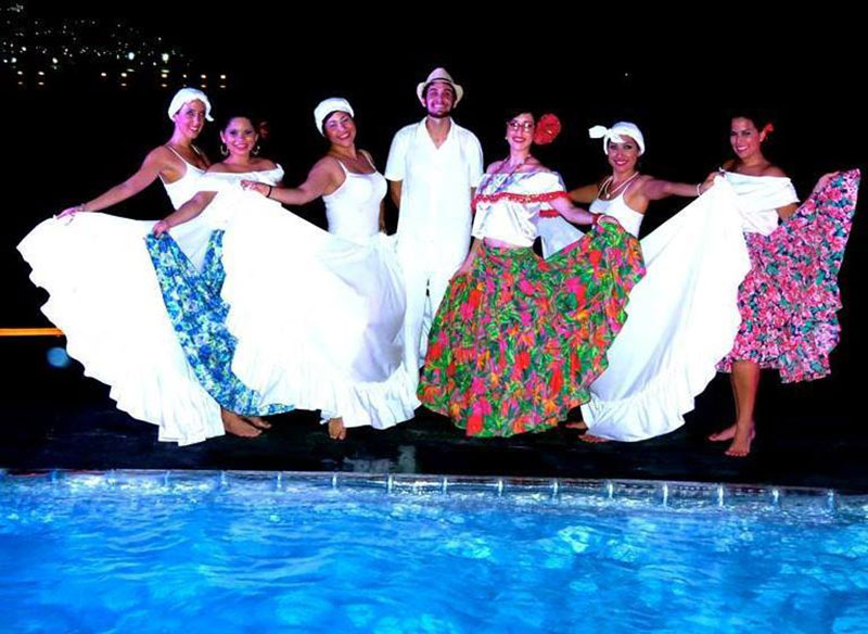 UMHS's HAMSA (Hispanic American Medical Students Association) performed a cultural piece representing Puerto Rico. Photo: © GVision Photography 2014