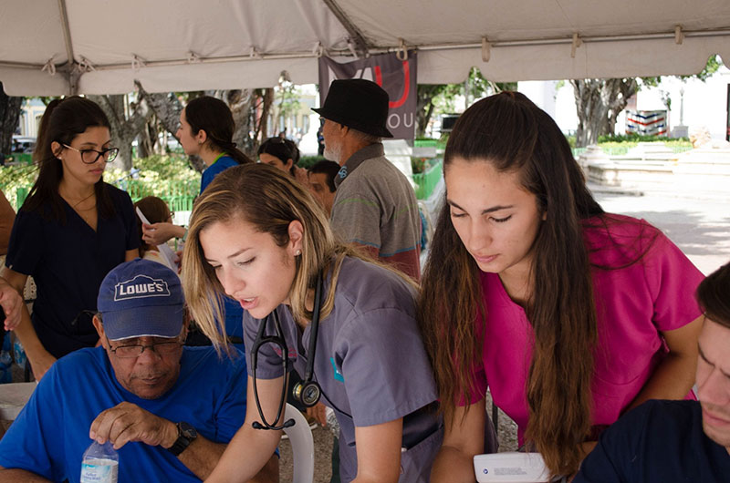 UMHS STUDENTS AT WORK IN PUERTO RICO: Med4You nonprofit members organized medical clinics in 3 Puerto Rican communities over the holiday break. Pictured: A clinic in Ponce town center. Photo: UMHS Med4You