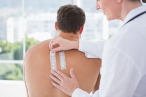 allergist-doing-skin-testing