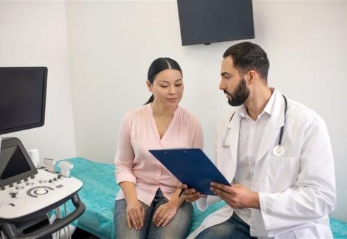 bearded-doctor-with-patient