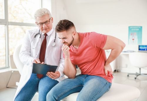 doctor-with-patient-having-kidney-pain