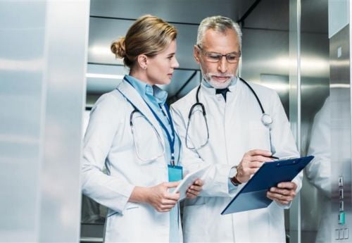 doctors-dicussing-if-becoming-a md-is-worth-it