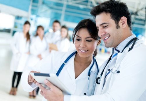 doctors-with-clipboard