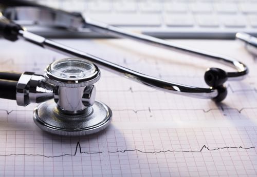 ekg-with-stethescope