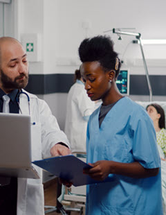 emergency-room-doctor-with-patient-and-nurse