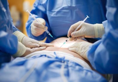 epidural-injection-given-by-anesthesiologist