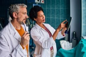 family-medicine-doctor-and-internal-medicine-doctor