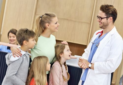 family-medicine-doctor-greets-family-of-patients