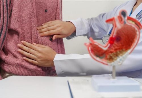 gastroenterology-physician-palpating-abdomen