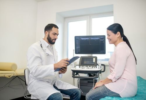 inpatient-doctor-with-patient