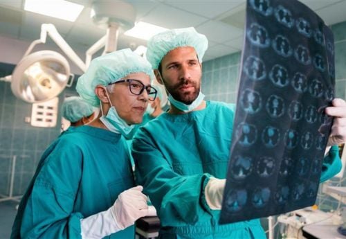 interventional-radiologists-looking-at-scans