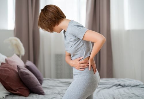 kidney-pain-in-a-female-patient-going-to-nephrologist