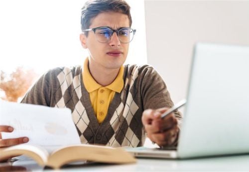 mcat-studying-college-student