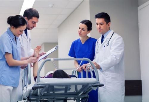 medical-resident-with-patient