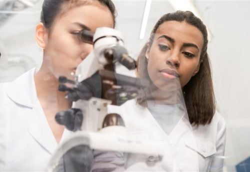 medical-student-with-microscope