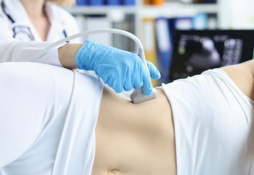 nephrologist-performing-ultrasound-scan