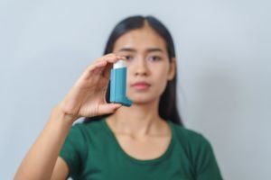 patient-with-inhaler