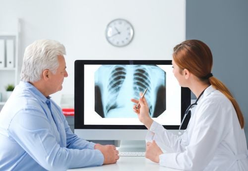 pulmonologist-showing-patient-lung-xray