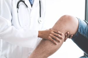sports-medicine-physician-examination