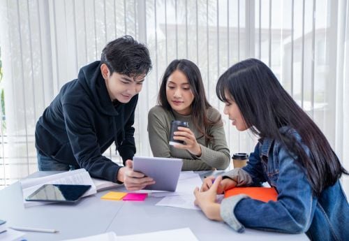 students-studying-to-get-better-gpa