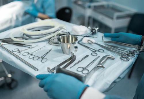 surgeon-instruments-to-use-during-surgery