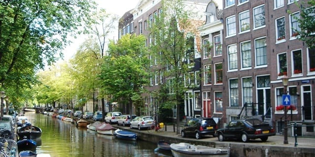 Amsterdam_canal-1