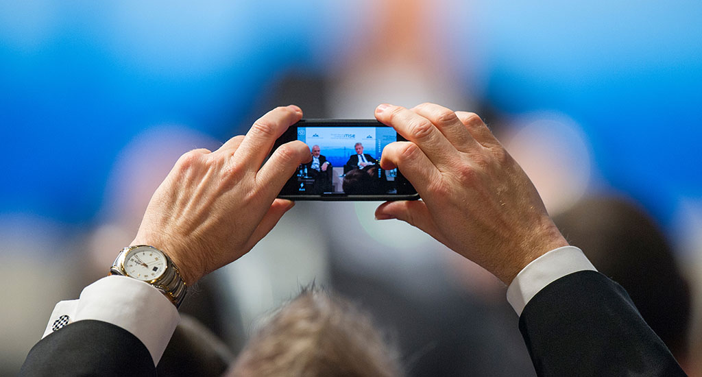 SMARTPHONES-IN-SHIRT-POCKETS-CAN-BE-DANGEROUS