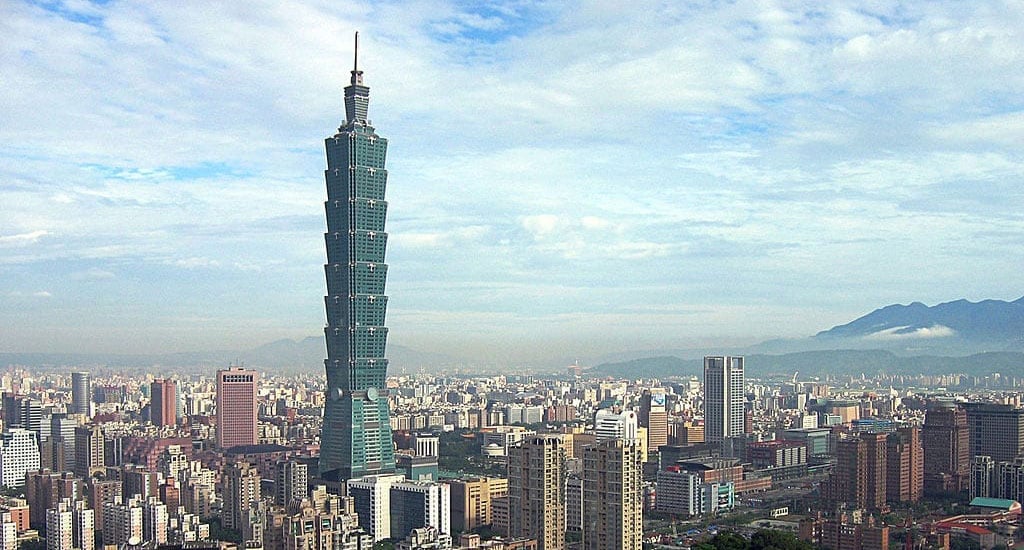 Taipei_101_from_afar