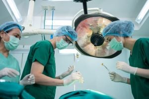 neurosurgeon-in-surgery